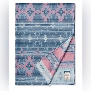 Faherty Adirondack blanket / throw. Pristine condition. Native design.